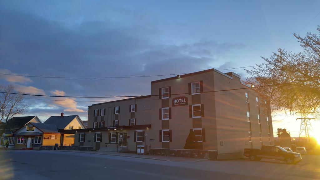 Historic Hotel Корнър Брук Екстериор снимка